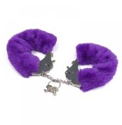 naruchniki-metallicheskie-roomfun-s-tolstym-fioletovym-mekhom-furry-cuffs-14329174942611_-35d74c418f