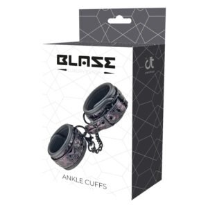 Поножі з фіолетовим тисненням Dream toys BLAZE Luxury Fetish на ланцюжку чорного кольору