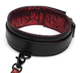 povodok-fifty-shades-of-grey-sweet-anticipation-reversible-faux-leather-collar-and-lead-73756708573771_-d7cb1e7b5f