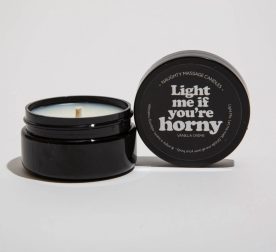 massazhnaia-svecha-myny-s-aromatom-vanylnoho-krema-light-me-if-youre-horny-50g-83022090696442_-1a2ba531a3