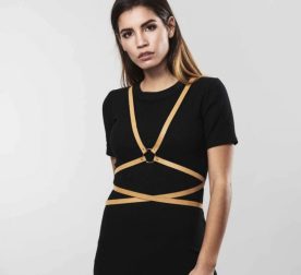 portupeia-na-hrud-s-aktsentom-na-talyy-maze-bijoux-indiscrets-bezhevaia-os-33520638422456_-7c28c6185d