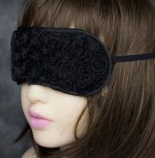 maska-ds-fetish-blindfold-black-with-rose-20655524847666_-4a7481454f