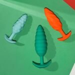 Анальна пробка з вібрацією, рельєфна B-VIBE-TEXTURE PLUG TWIST, зелена