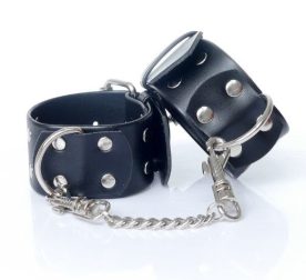kozhanye-naruchnyky-fetish-boss-series-handcuffs-with-studs-4-cm-65902199330009_-ed934cf5f2
