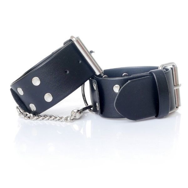 ШКІРЯНІ НАРУЧНИКИ Fetish Boss Series Handcuffs with studs 4 cm ШКІРЯНІ НАРУЧНИКИ Fetish Boss Series Handcuffs with studs 4 cm