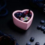 Масажна свічка з ароматом чорниці Candy Blueberry у формі серця, 70 мл